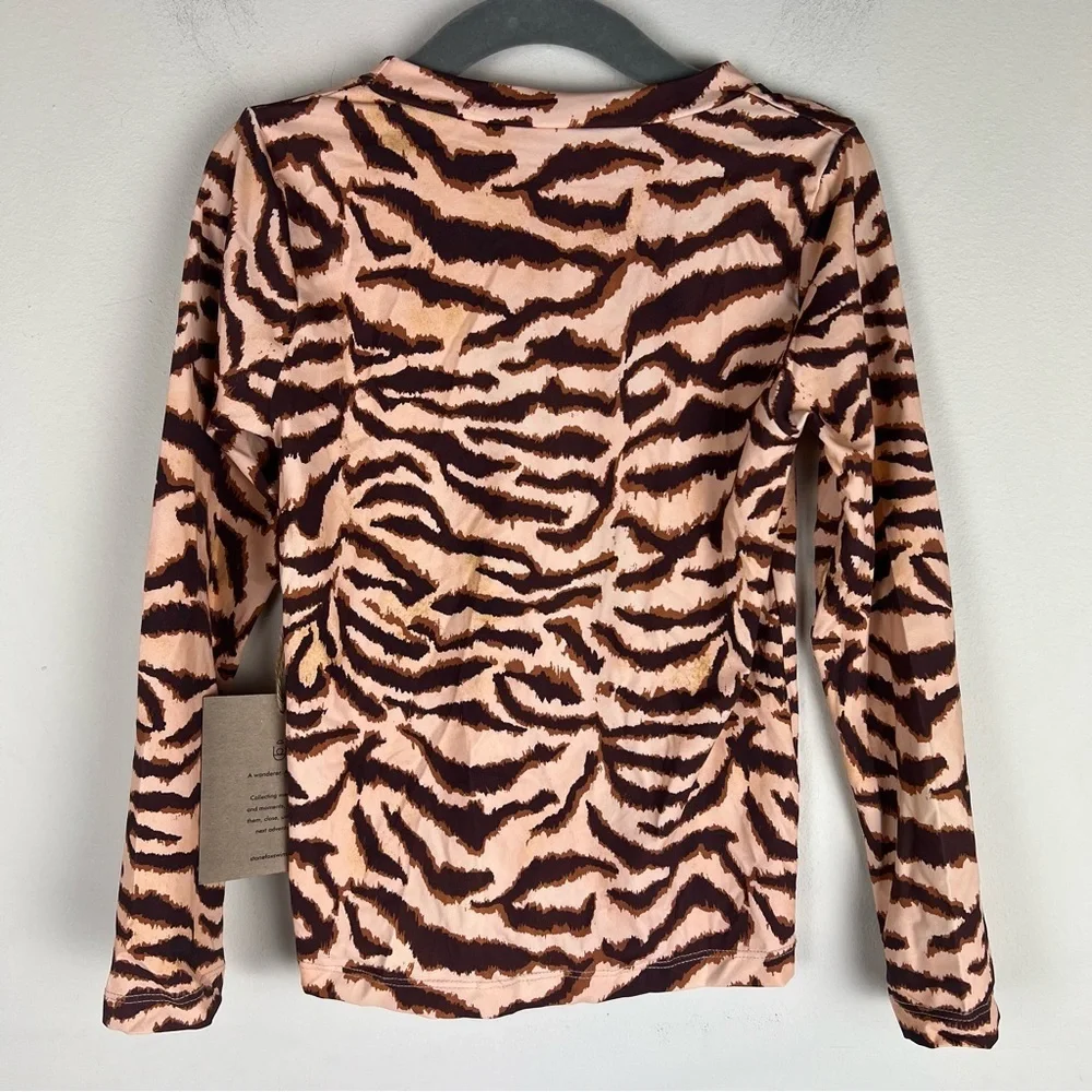 Stone Fox Swim | Animal Print Swim Rash Guard Long Sleeve Top | 4